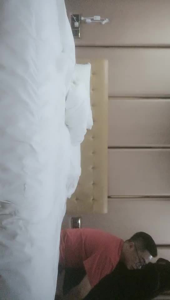 #少妇 #偷情    偷情，肉感大奶少妇，正入抽插猛操，上位骑乘猛坐晃动奶子，张开双腿抽插猛操骚逼