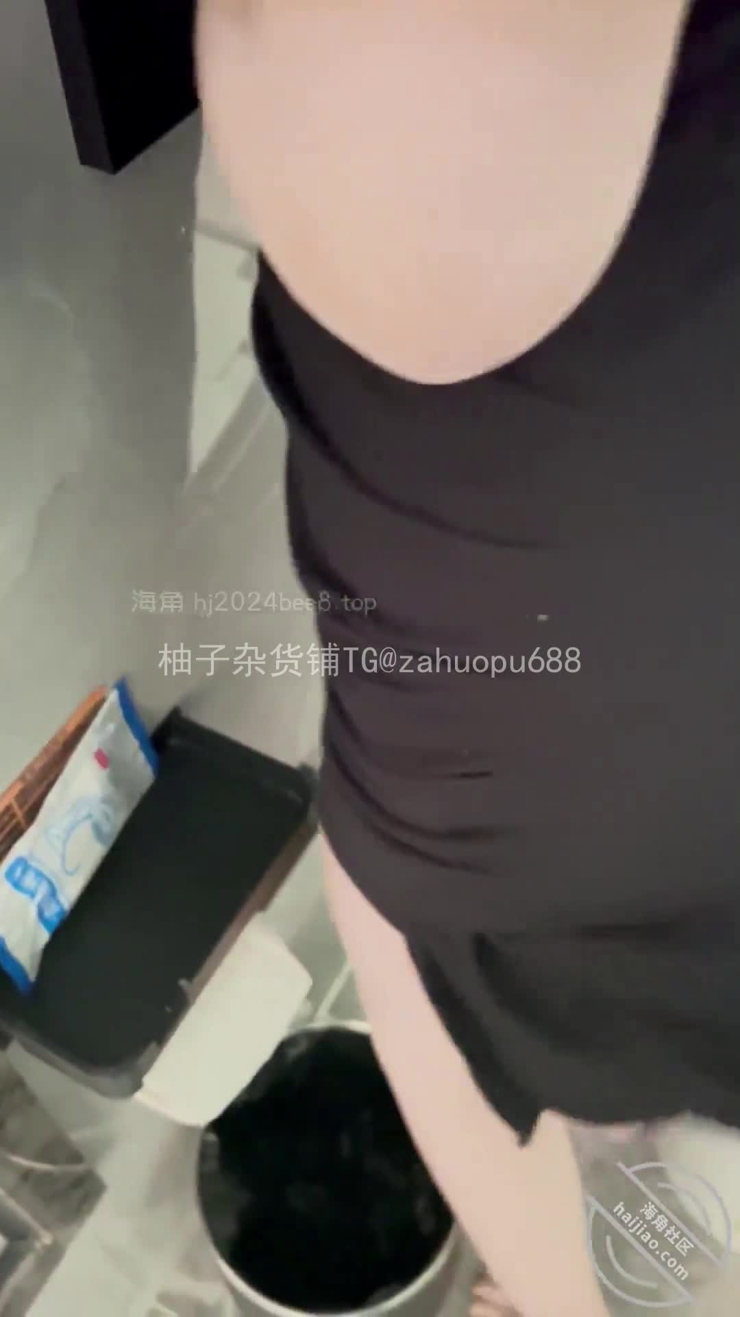 #奶子即正义正义原创,爸爸在客厅,尾随上厕所的后妈在卫生间后入大美臀~-奶子即正义#海角社区 #真实剧情 #乱伦