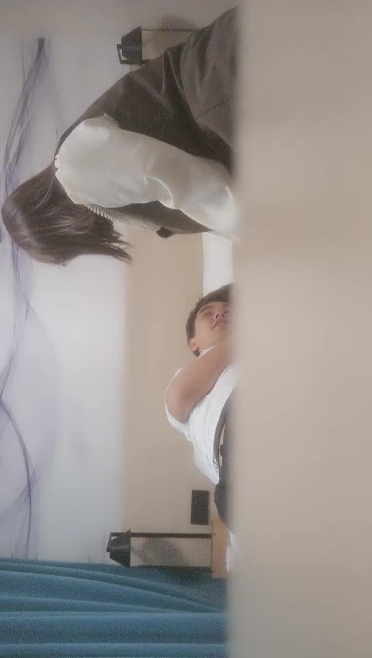 #少妇 #出轨    出轨，勾搭，甜美少妇，酒店约炮，好还挺害羞，一直想关灯，粉乳翘臀真实性爱偷拍，刺激