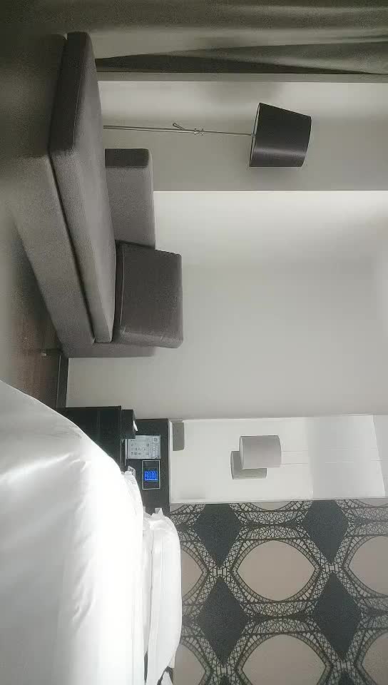 #少妇 #偷情   偷情，酒店约炮高颜值少妇，搞得太猛少妇被操哭，大奶颜值美女，往死里爆插小穴，受不了只能口爆，非常满足性生活