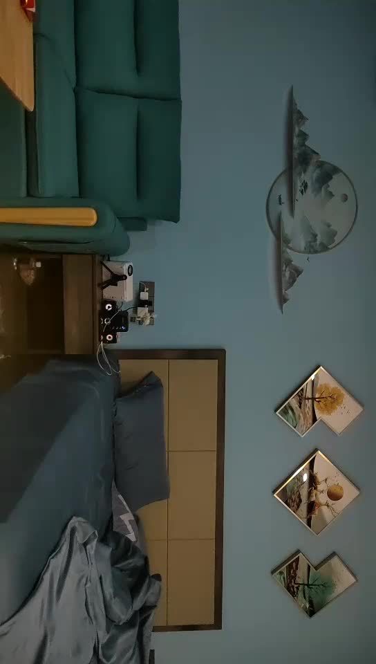 #少妇 #出轨    出轨，漂亮小少妇，风姿绰约，苗条大胸巨乳，后入浪翻滚娇喘连连，经验值满分 ，激情交合淫荡