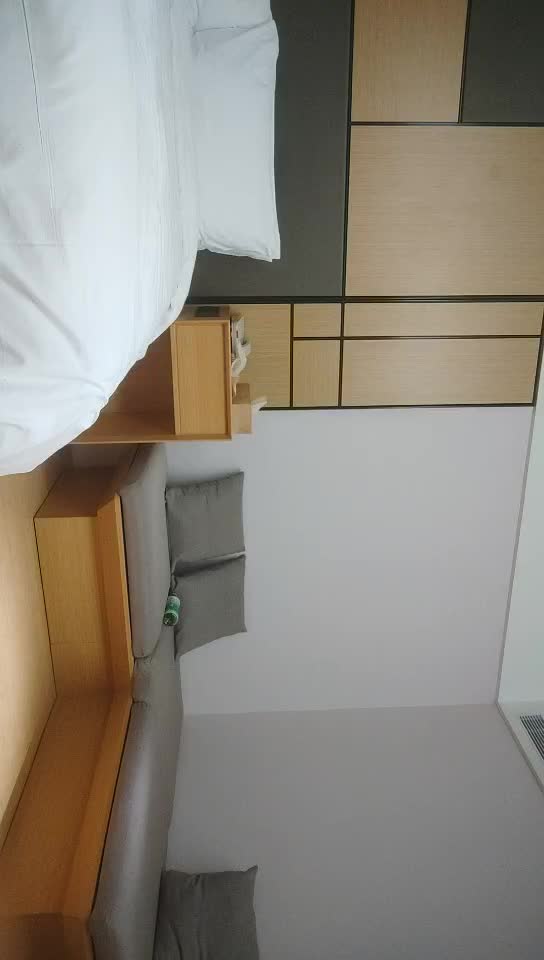 #少妇 #偷情   偷情，炮堪称少妇打桩机，上个刚走长腿美女接上，翘起屁股皮带拍打，激情