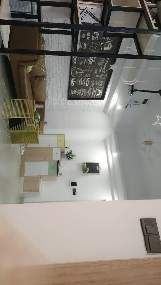 #少妇 #偷情   偷情，约好的良家少妇，小两口先来一波激情，丰乳肥臀，少妇韵味无穷，妩媚动人，各种姿势满足