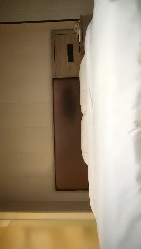 #少妇 #出轨    出轨，酒店约小少妇，温柔爱笑甜妹一枚，口交啪啪，粉乳翘臀俏佳人被干爽直接高潮