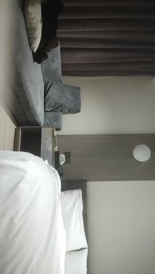 #少妇 #偷情   偷情，外围少妇，美腿长裙坐身上揉胸，蹲地上吸吮大屌，埋头舔逼，交叉姿势爆插，激情做爱