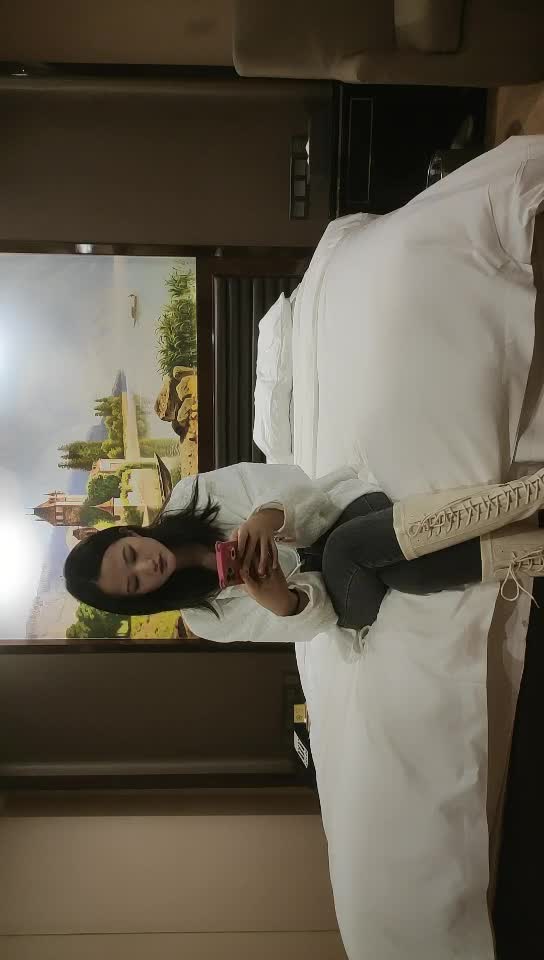 #少妇 #偷情   偷情，约炮少妇来袭，苗条风骚温柔如水，一颦一笑勾魂摄魄，调情做爱，各种姿势爆插挺耐操，坐骑抽插摇摆