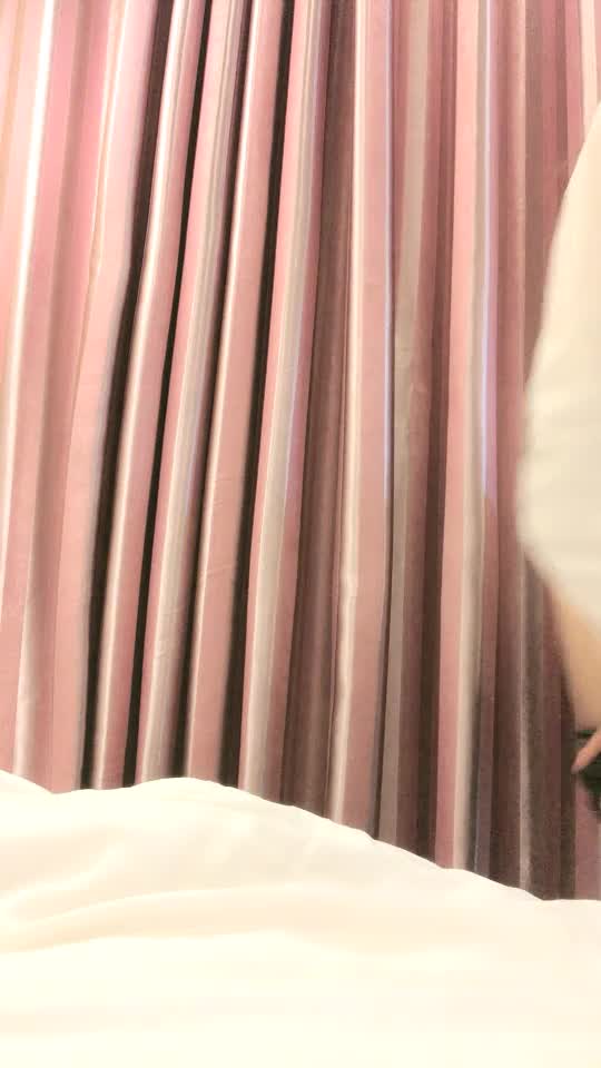 #少妇 #出轨    出轨，调情少妇，过来玩高潮喷雾，搞到全身痉挛，刺激有激情，爽歪歪