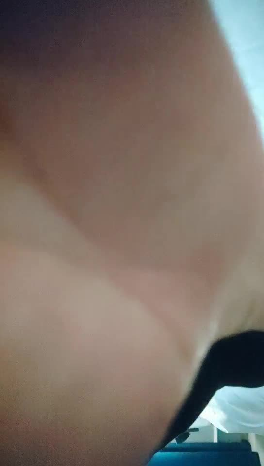 #少妇 #偷情   偷情，酒店一对夫妻，中年少妇的生活需要刺激，绿帽男的精神食粮，两男两女激情性爱，大胸风骚精彩无限，非常激情