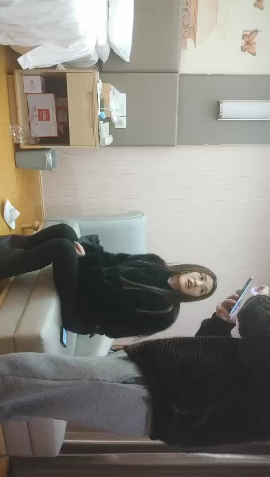 #少妇 #出轨    出轨，高个美少妇，等了很久要狠狠操，镜头插嘴深喉，顶级大白屁股，大力深插撞击很Q弹，非常激情