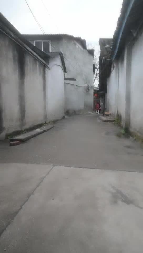 #少妇 #出轨    出轨，约炮小少妇，家中啪啪，白嫩翘臀，女上位主动疯狂，小伙憋了许久，化身打桩机，活好技术一流