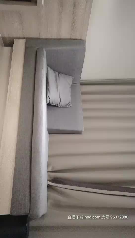 #少妇 #出轨    出轨，大长腿性感少妇，舌吻调情互摸，69口交口逼，上位骑坐抽插猛操呻吟，舒服