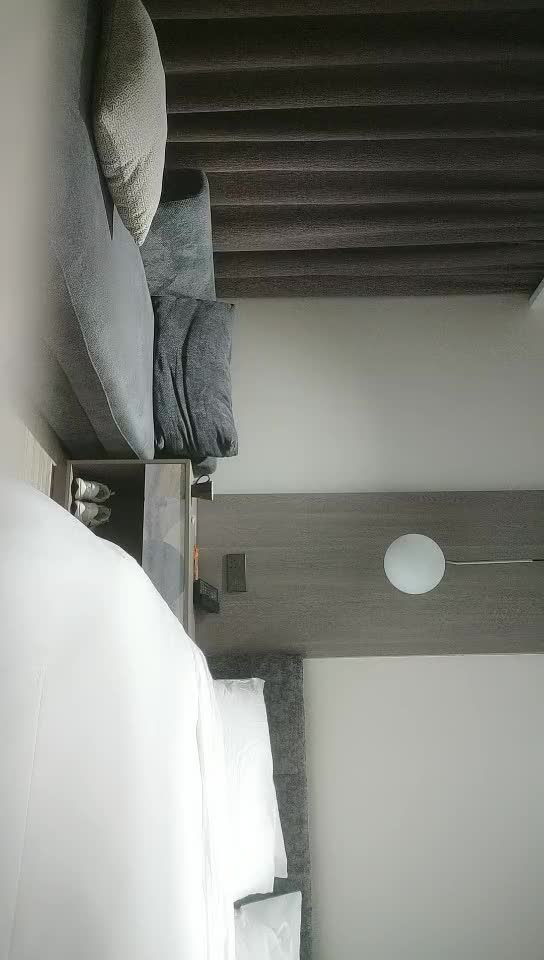 #少妇 #出轨    出轨，约漂亮小少妇，调情骚穴干得水声不断，高潮阵阵，累瘫在床求饶了非常刺激舒服