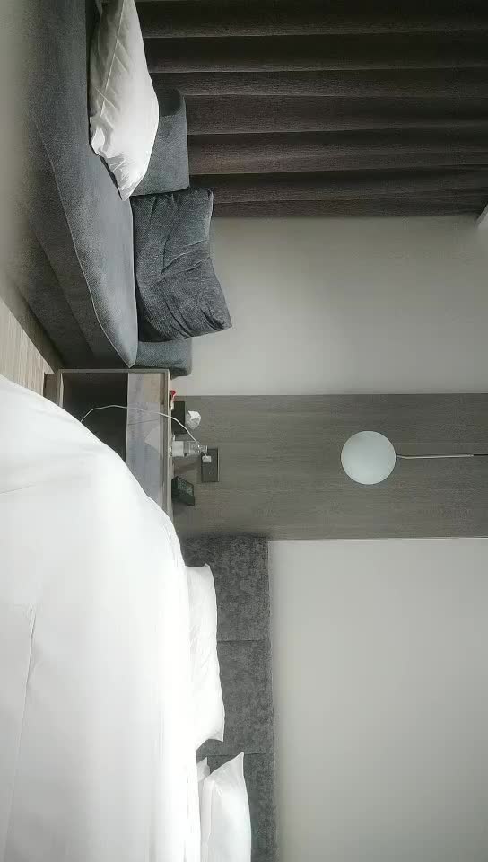 #少妇 #出轨    出轨，酒店约炮，高颜值美少妇，调情姿势干大胸少妇，猛操用力顶非常舒服