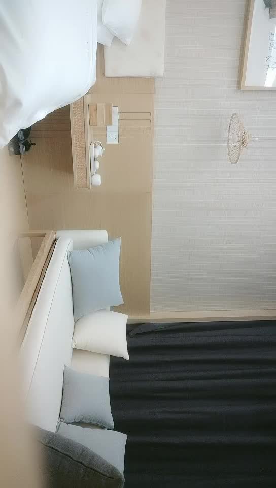 #少妇 #偷情   偷情，骚货小少妇，口交，自摸舔逼调情，上位骑乘站立后入打桩猛操，逼紧水多呻吟刺激