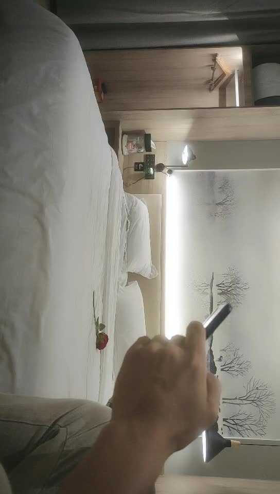 #少妇 #偷情   偷情  风情万种小少妇，皮肤白皙性格开朗，从沙发操到床上，上位骑各种姿势抽插，很配合叫床也非常有吸引力