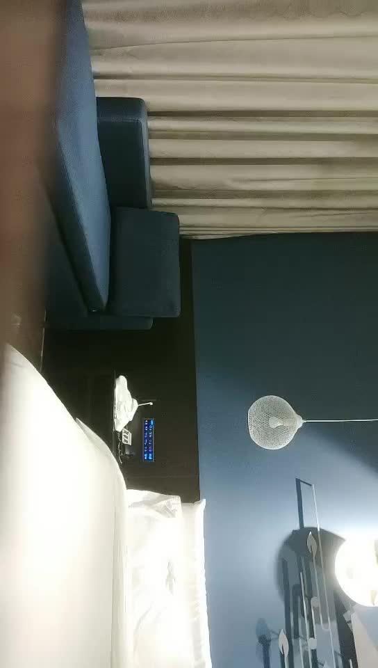 #少妇 #偷情   偷情，打桩机，大长腿小少妇，深夜来相会，C罩杯，床边啪啪，乳浪翻滚浪叫震天劲爆粉嫩美穴，太大被操的受不了，双歪歪