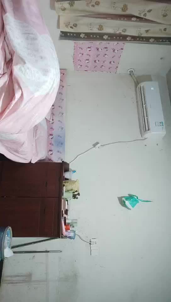 #少妇 #偷情   偷情，西装笔挺帅哥，夜晚在出租屋偷拍母狗，小少妇姐苗条美乳，肤白温柔，主动投入，非常刺激，激情