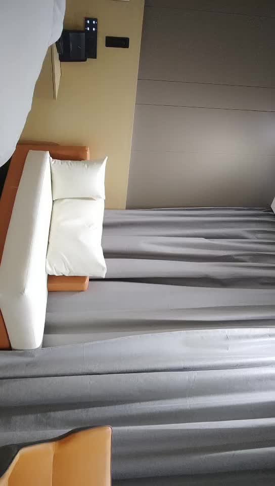 #少妇 #出轨    出轨，酒店连续叫两个兼职小少妇，特写鲍鱼粉嫩多汁，观音坐莲主动浪叫激情无限，太舒服了