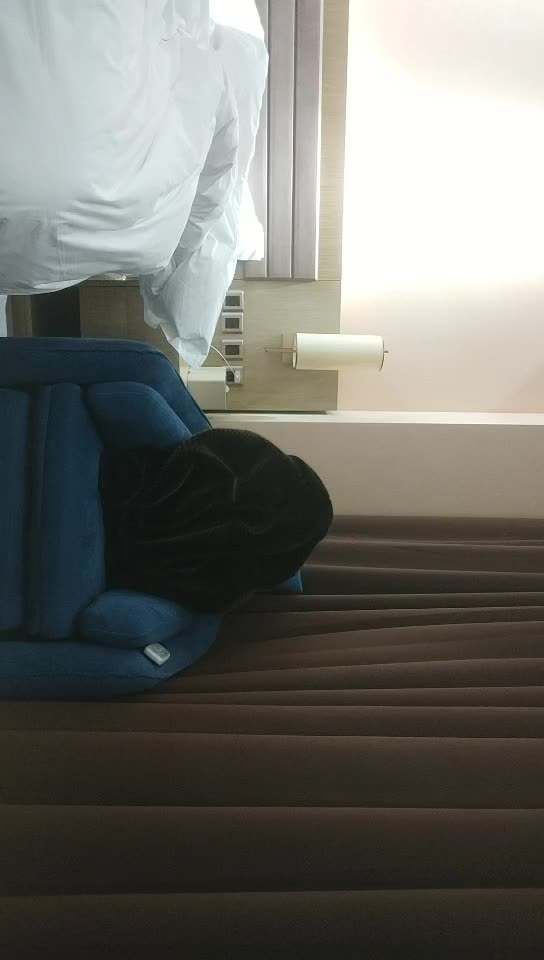 #少妇 #出轨    出轨，酒店约少妇，操很能喷的豹纹少妇 ，一线天肥穴 ，深喉大屌后入爆操 ，搞完看床上湿了一片，激情性生活