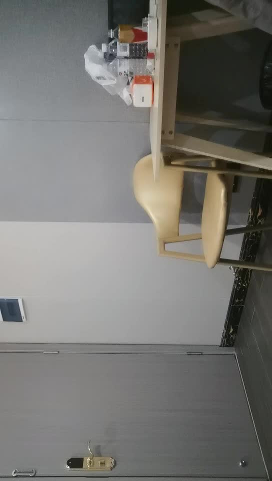 #少妇 #出轨    出轨，高颜值包臀裙美少妇，调情翘起大屁股口交舔屌，扶着腰后入撞击，骑乘上下套弄，各种姿势满足你