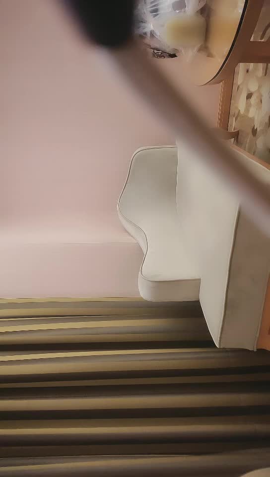 #少妇 #偷情   偷情  按摩小少妇，共进晚餐后，酒店激情啪啪，一如既往地温柔配合 ，各种姿势爆操，猛操呻吟