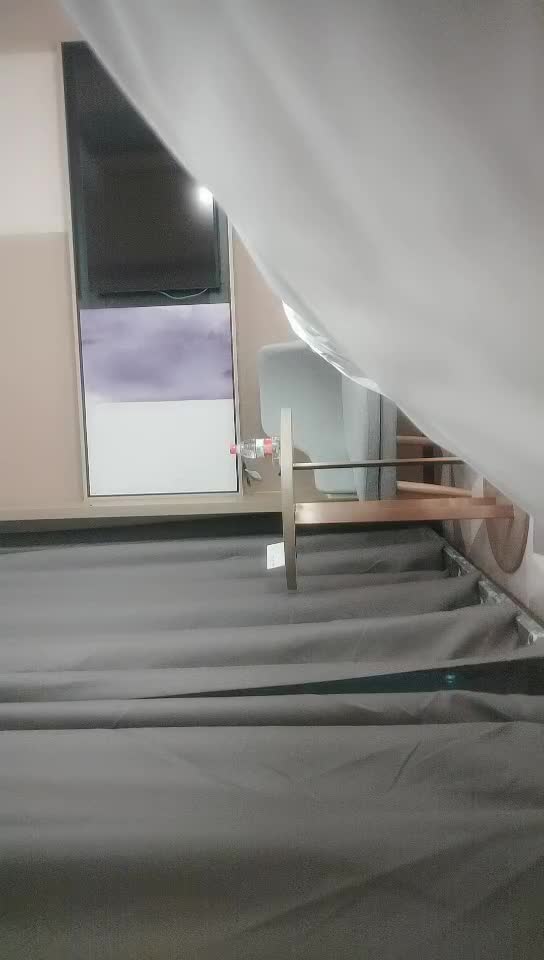 #少妇 #出轨    出轨，良家少妇，母狗粉穴又抠又舔，调情聊天话术一流，大屌暴插淫声浪语，快速抽插骚逼非常爽