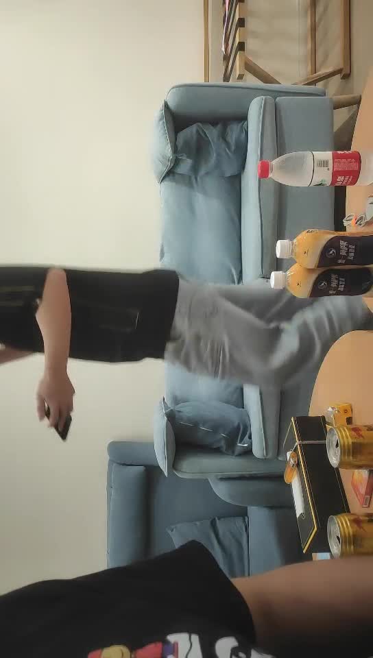 #少妇 #出轨    出轨，极品少妇，笑起来甜美，修长美腿，啪啪舔逼扣弄后入骑坐猛操，扶细腰后入高潮水多