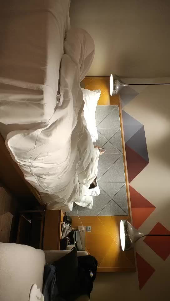 #少妇 #出轨    出轨，酒店约美少妇，重金打造，舌吻69，各种姿势做爱