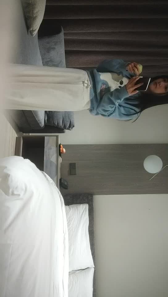 #少妇 #偷情   偷情，酒店约外表清纯小少妇，多少人的梦中女神，今夜玉体横陈肆意玩，各种姿势做爱