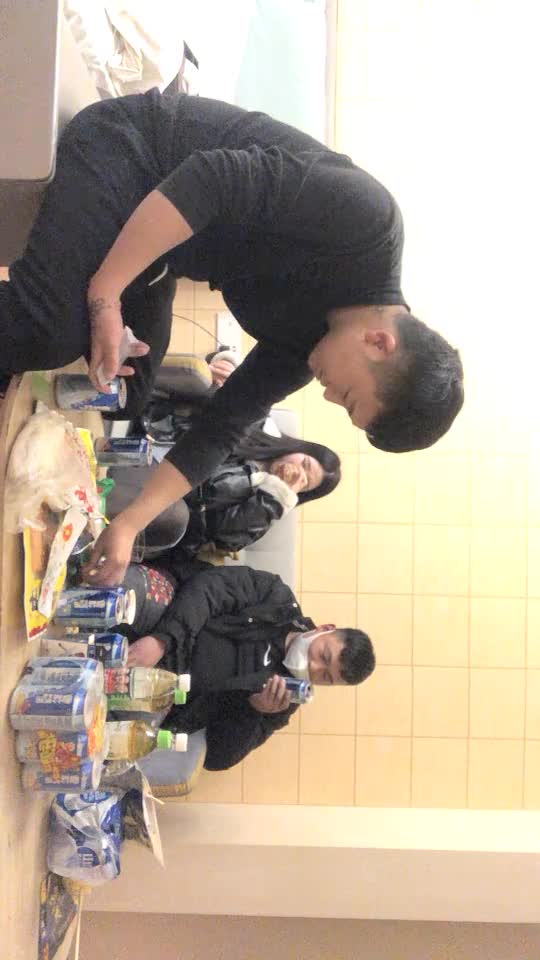 #少妇 #偷情   偷情，黑丝少妇，两男一女，情趣斗地主，谁输了要么喝酒，要么脱衣服，轮流玩漂亮少妇，浪劲十足的骚货