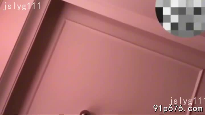 漂亮美女吃鸡啪啪 小穴抠的淫水泛滥 被无套猛怼大白天在家捂着嘴都不敢