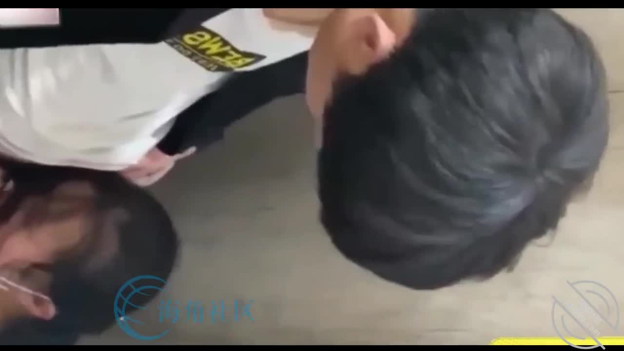 #学生 #乱伦 #口交国庆长假与表妹发生了性关系，骚逼好紧，夹的肉棒硬邦邦的，粉粉的bb好喜欢