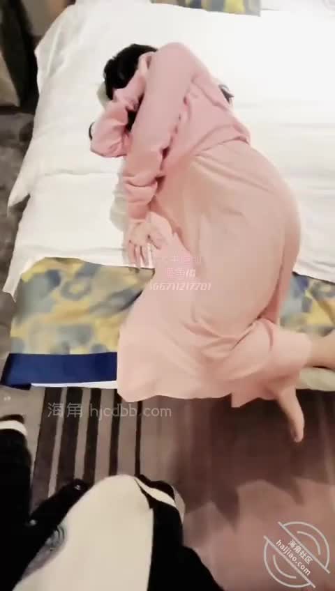 #父女 #无套 #乱伦聚会把女儿灌醉我不再犹豫抓住机会操了不省人事的女儿