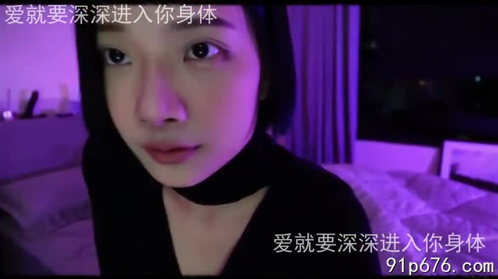 在酒吧遇到女网红，手机塞到奶子里摇奶给我看