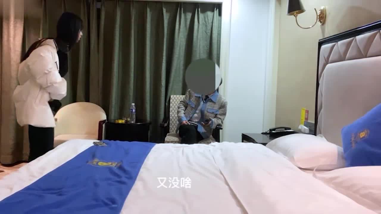 酒店偷拍 兼职纹身花臂哥网约个20岁的广东兼职学生妹少经房事被大屌折磨的惨叫呻吟偷拍学生妹