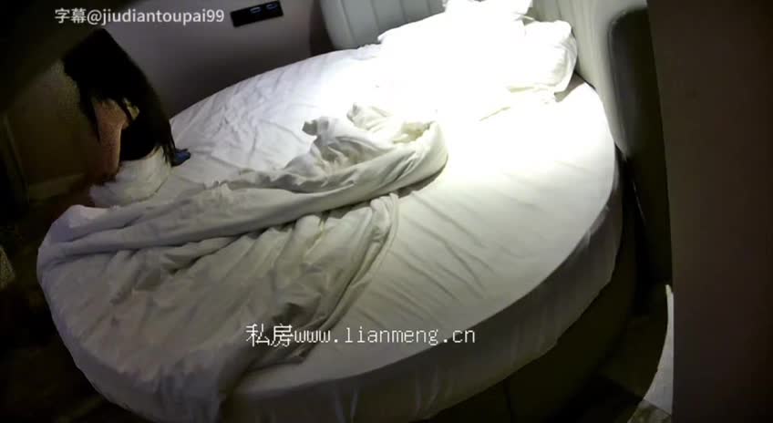 酒店偷拍针孔摄像头有对白有字幕新流出酒店偷拍针孔摄像头有对白