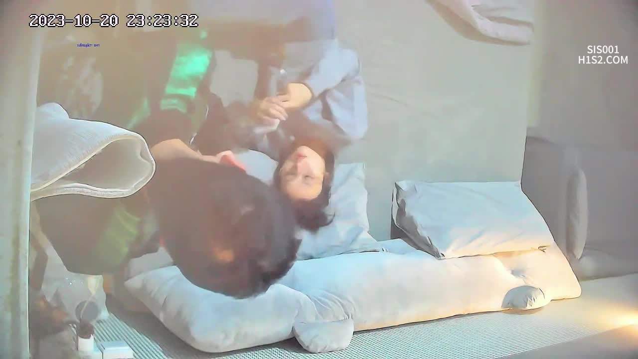 极品酒店偷拍 两男两女开房在一起嗨曲喝酒放荡一对男女走后剩下一对开始啪啪口爆