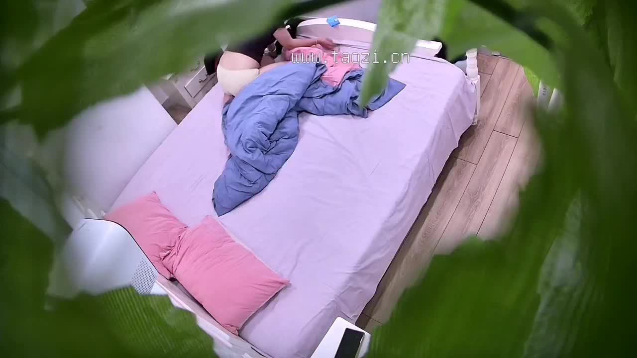 极品酒店偷拍 俊男靓女开房男的精虫上脑准备跟女友大干一场把女的抱得气氛都起来了女的却不让插