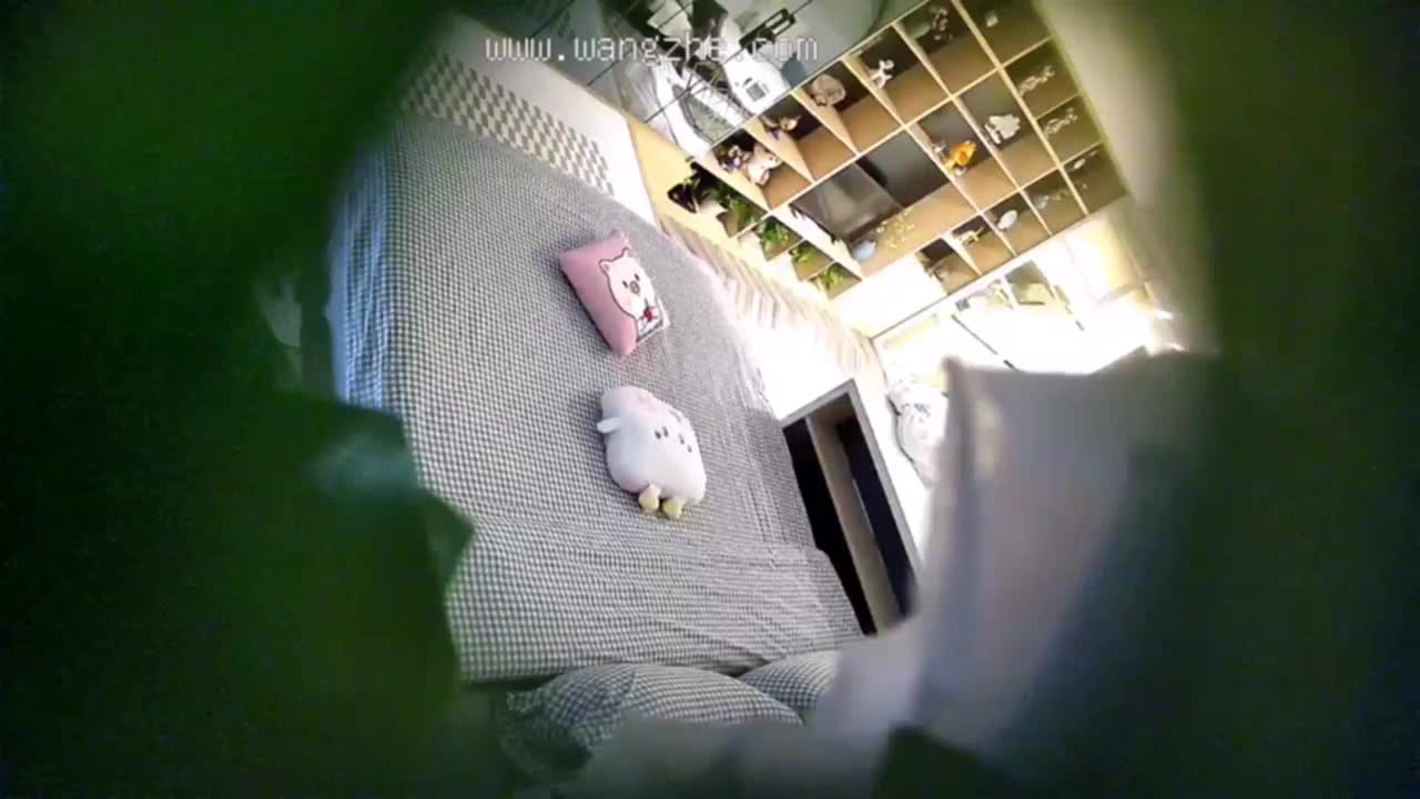 极品酒店偷拍 售楼小姐与客户的交易衣服不脱直接开操不得不说穿着职业装黑丝操起来更刺激美女也是爽得哼唧