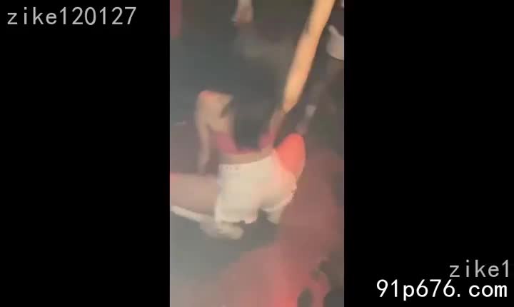 学舞蹈的大学生平时有多高冷在酒吧被帅哥带走爆操