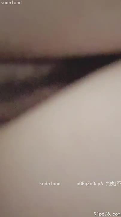 足控福利 淫妻穿着白袜和透明内裤被干内射太深挤不出