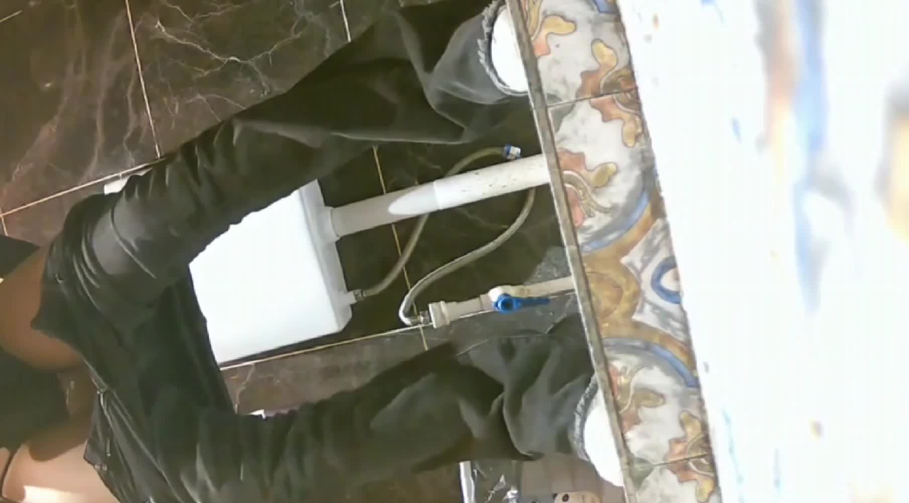 2048.vip-大神潜入KTV女厕全景偷拍4位高颜值少妇 各种极品美鲍鱼完美展示