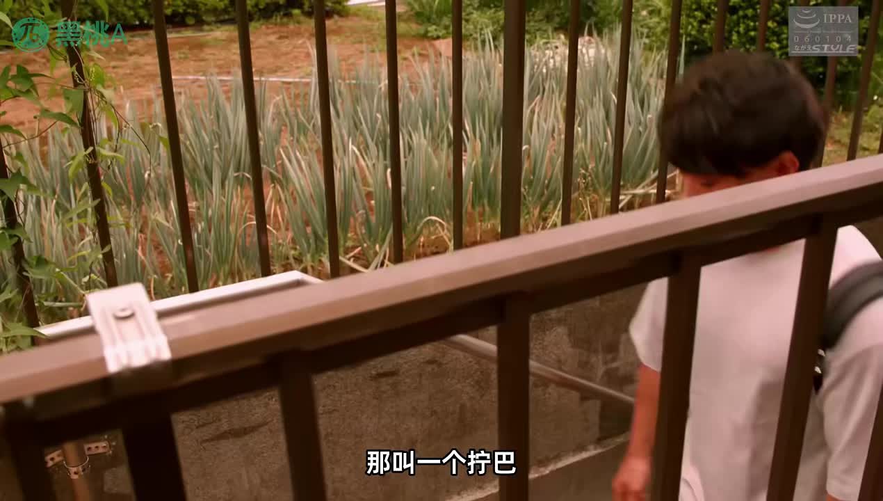 水果派 250911D【无码·母子乱伦】母亲卖身为生计，儿子偷闻妈内裤母亲沙兰为维持生计而出卖身体，儿子则偷闻她的内裤自慰。番号：NSFS-037#伊东沙兰 #戏剧 #熟女 #美女