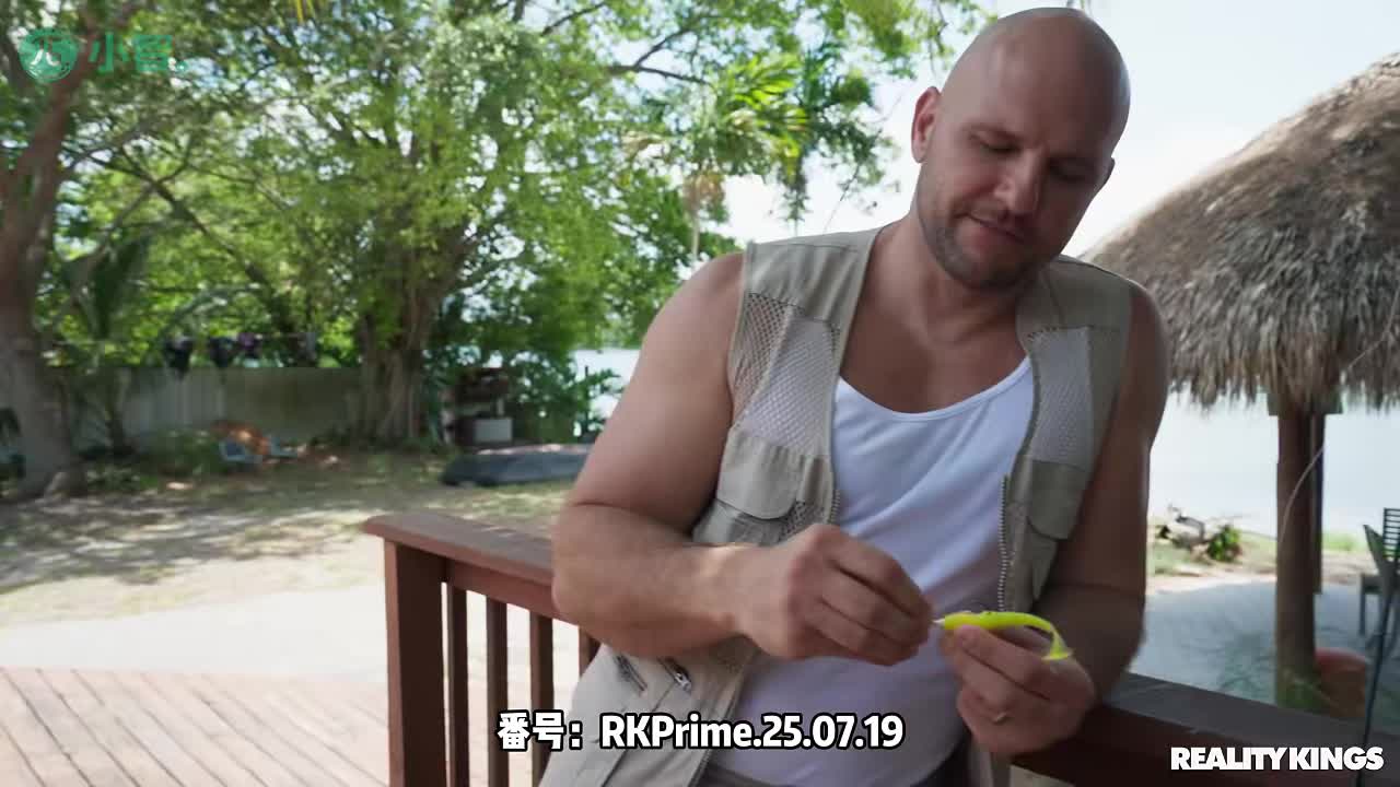 水果派 250928H【无码】荡女勾引钓鱼佬，钓鱼操逼二选一钓鱼哪有操逼香，送上门的美女不要白不要#欧美 #无码 #金发 #御姐