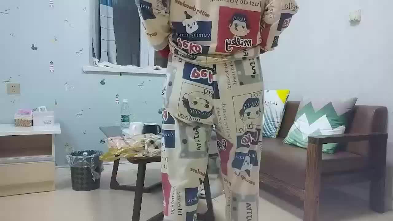 #熟女 #人妻 #阿姨 #少妇 #楼凤约良家兼职熟女人妻，穿着开档黑丝睡衣赴约，宝贝快射我骚逼里