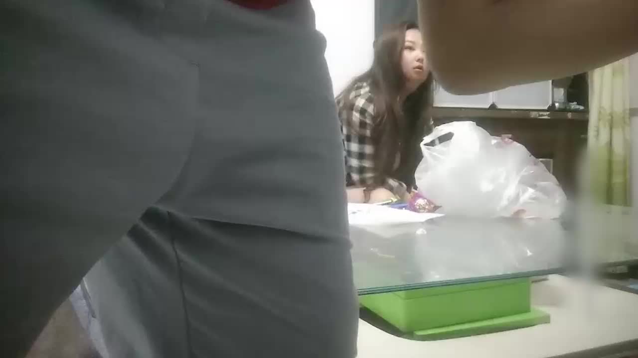 #偷情 #良家 #熟女 #少妇 #巨乳勾搭隔壁良家巨乳小坦克，来帮我亲一下，好臭，我洗过了臭也是你逼里臭