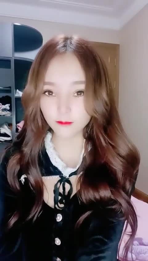 2048.vip-推荐 虎牙骚主播【凌菲儿】跳舞赚不到钱，下海做黄播，大尺度掰逼展示，道具自慰