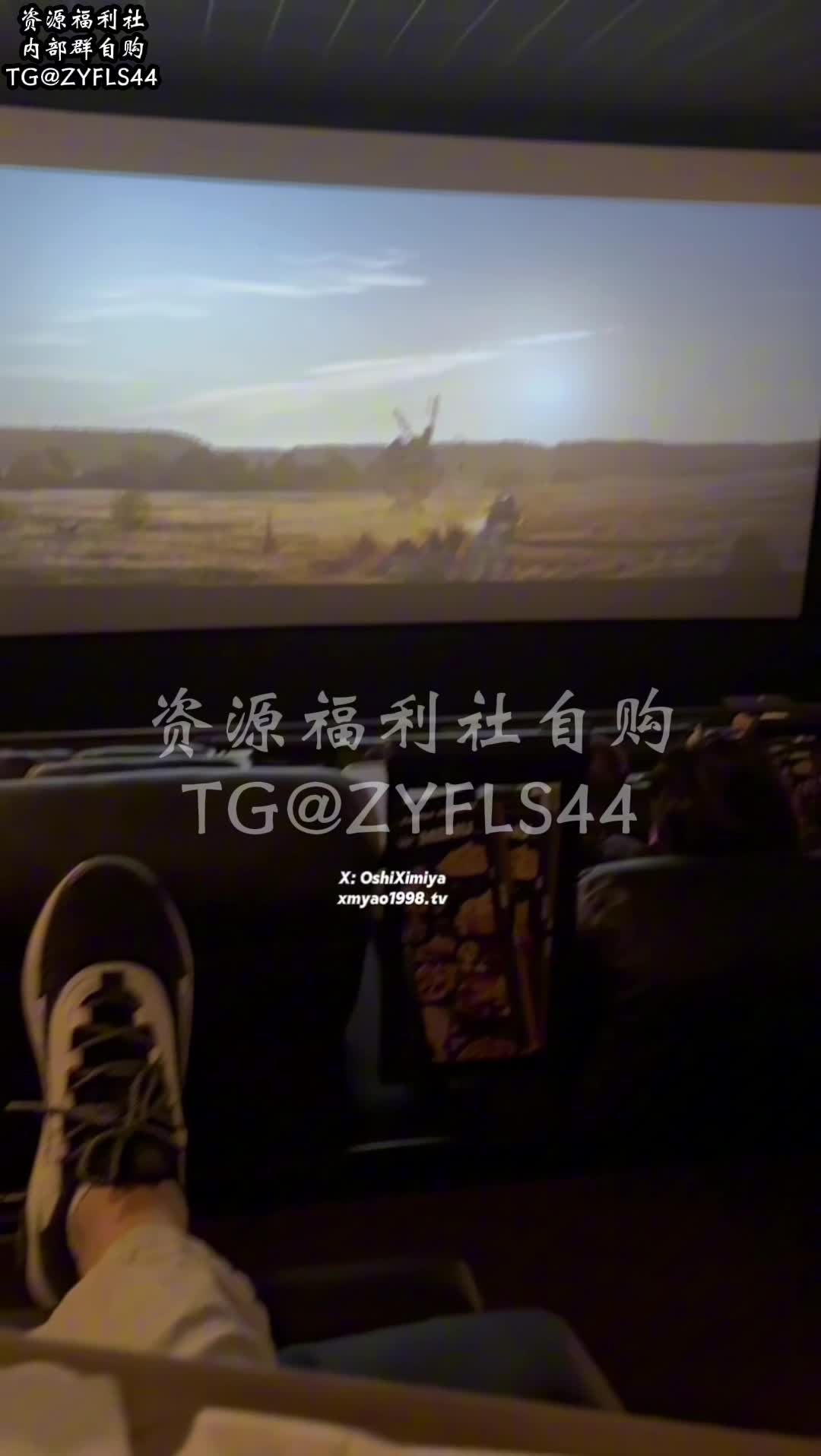 2048.vip-11月最新】推特性爱大师95后绿帽情侣美腿女王「汐梦瑶」《影院露出》边看边玩到停不下来，最后在电影院直接口爆收尾