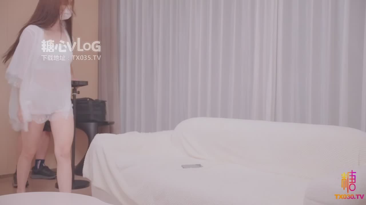 颜值模特被修理工玩弄骚穴，鸡巴从后面顶进骚逼抽插，被干的娇喘淋漓#美腿 #身材 #后入 #高潮 #修理工