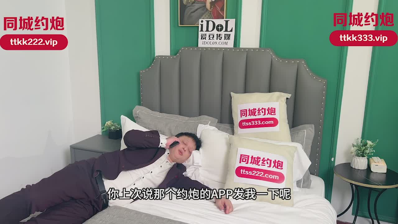 同城约炮极致红裙诱惑，黑丝大长腿足交挑逗，鸡巴插进粉嫩骚穴里抽插，御姐就是骚#足交 #御姐 #约炮 #抽插 #黑丝